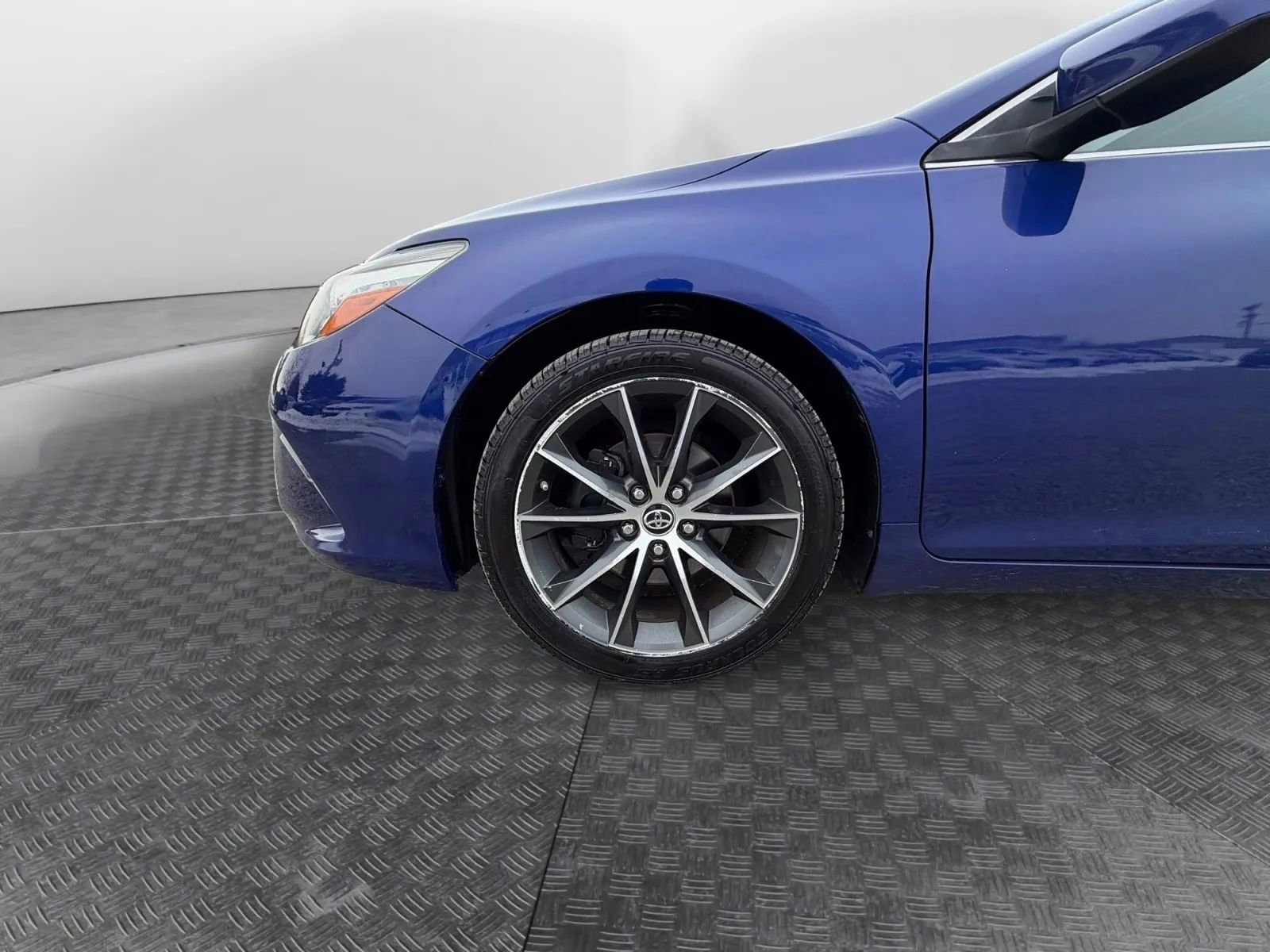 Used 2015 Toyota Camry XSE image 19