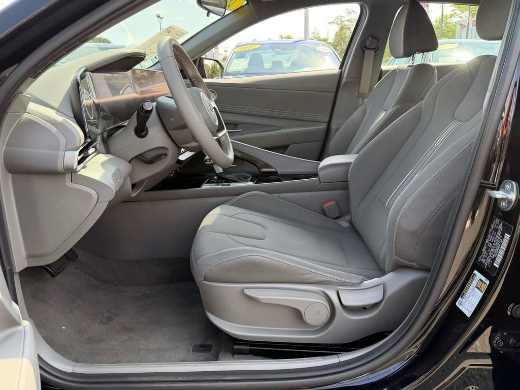 Certified 2023 Hyundai Elantra SEL w/ Convenience Package FWD image 8