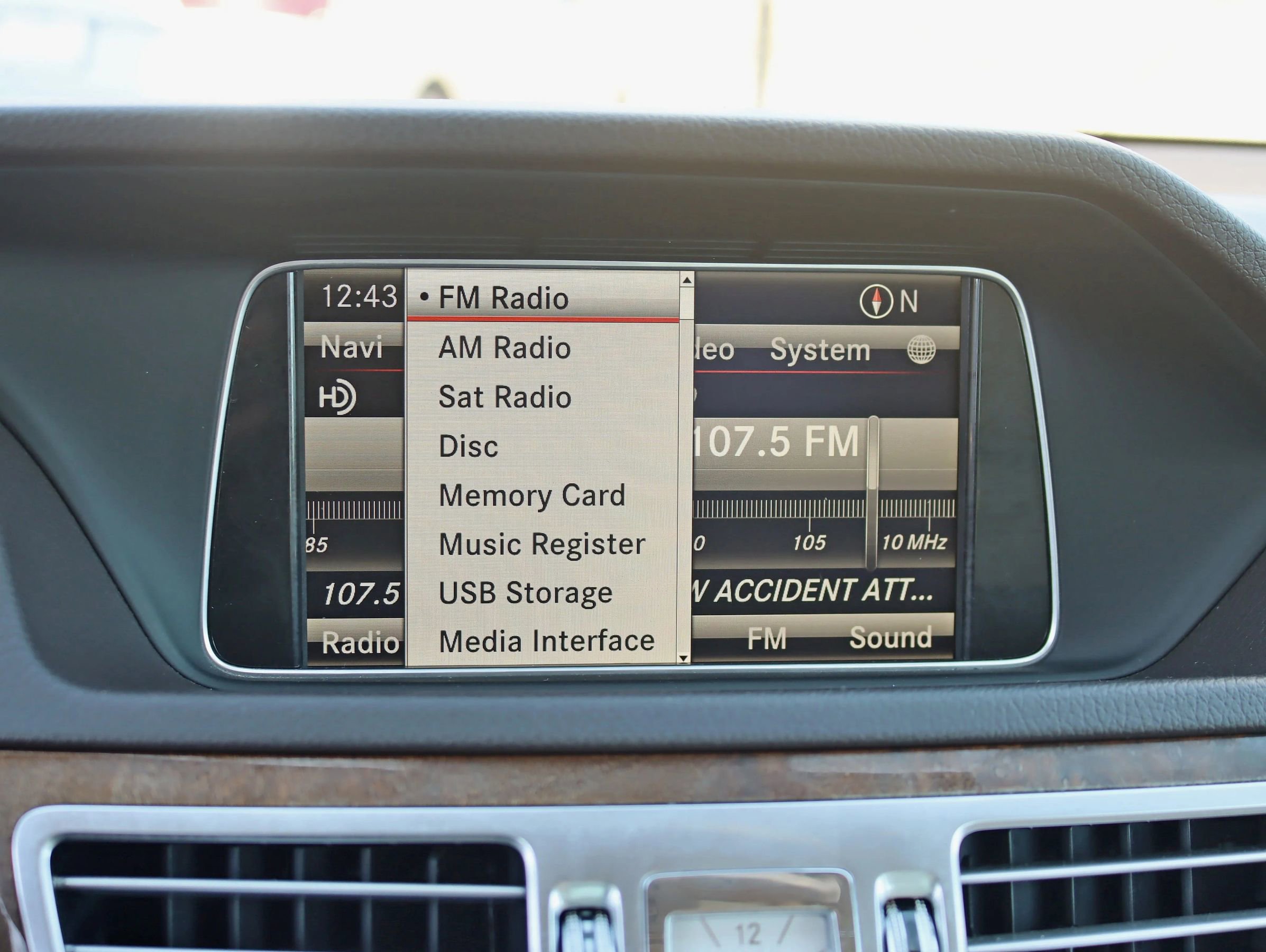 Used 2014 Mercedes-Benz E 350 E 350 4MATIC Sedan 4D image 23