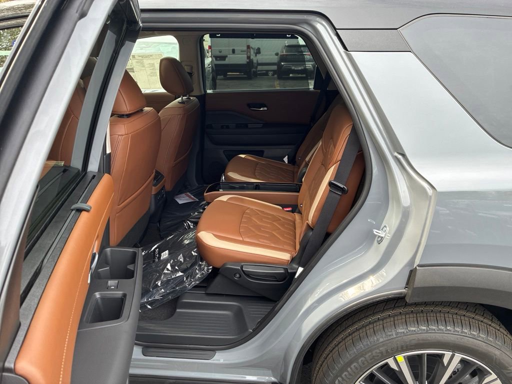 New 2026 Nissan Pathfinder Platinum AWD/4WD image 25