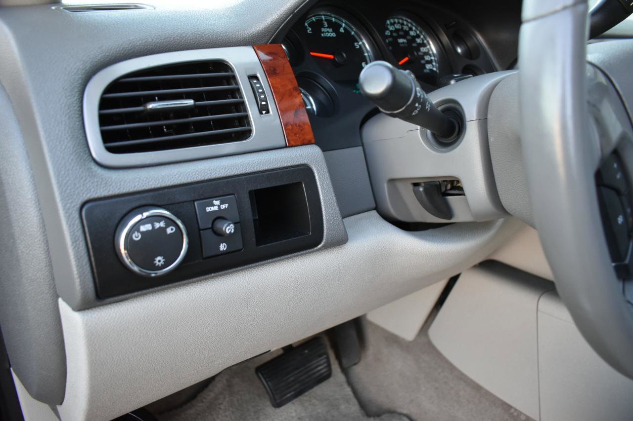 Used 2009 Chevrolet Avalanche LTZ image 40