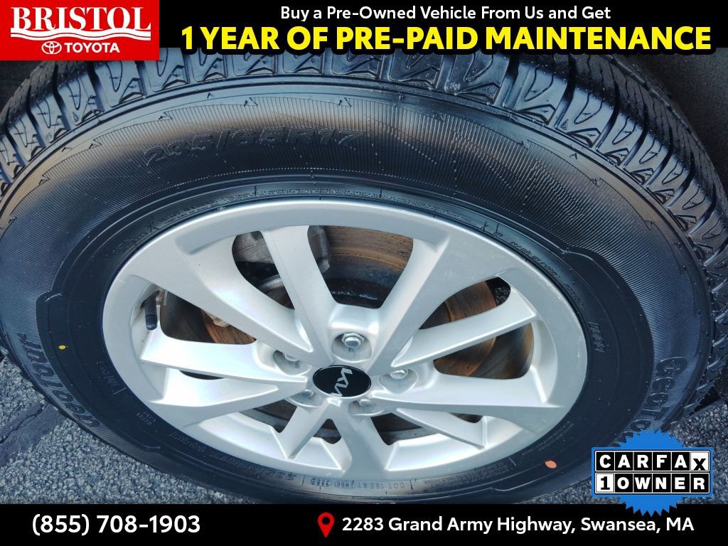 Used 2024 Kia Carnival LX image 11