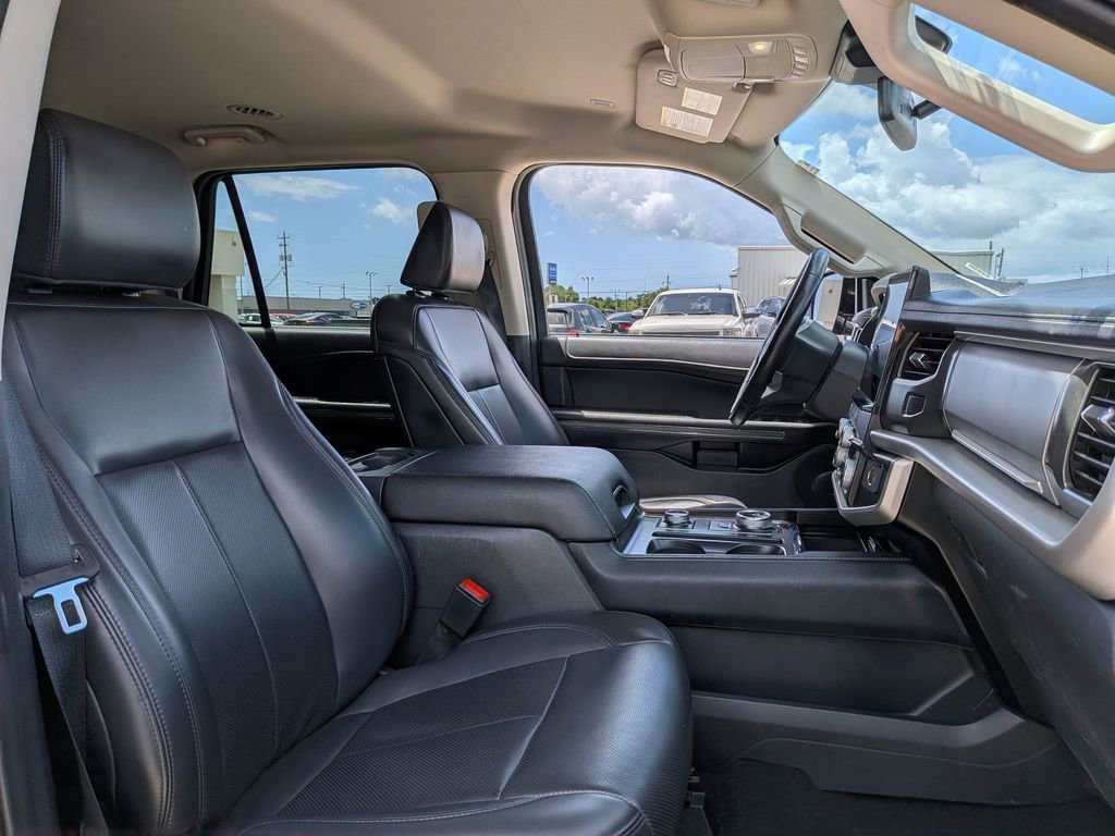 Used 2024 Ford Expedition XLT AWD/4WD image 16