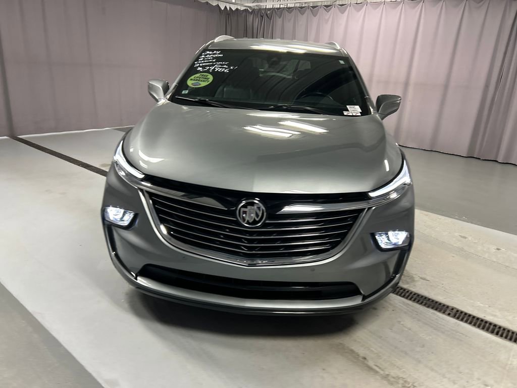 Used 2024 Buick Enclave Essence image 2