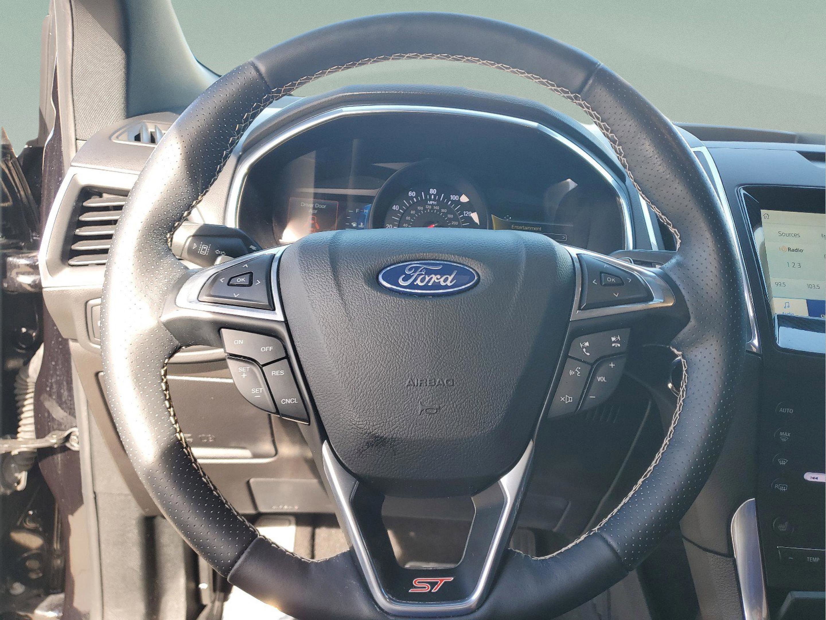 Used 2020 Ford Edge ST image 22