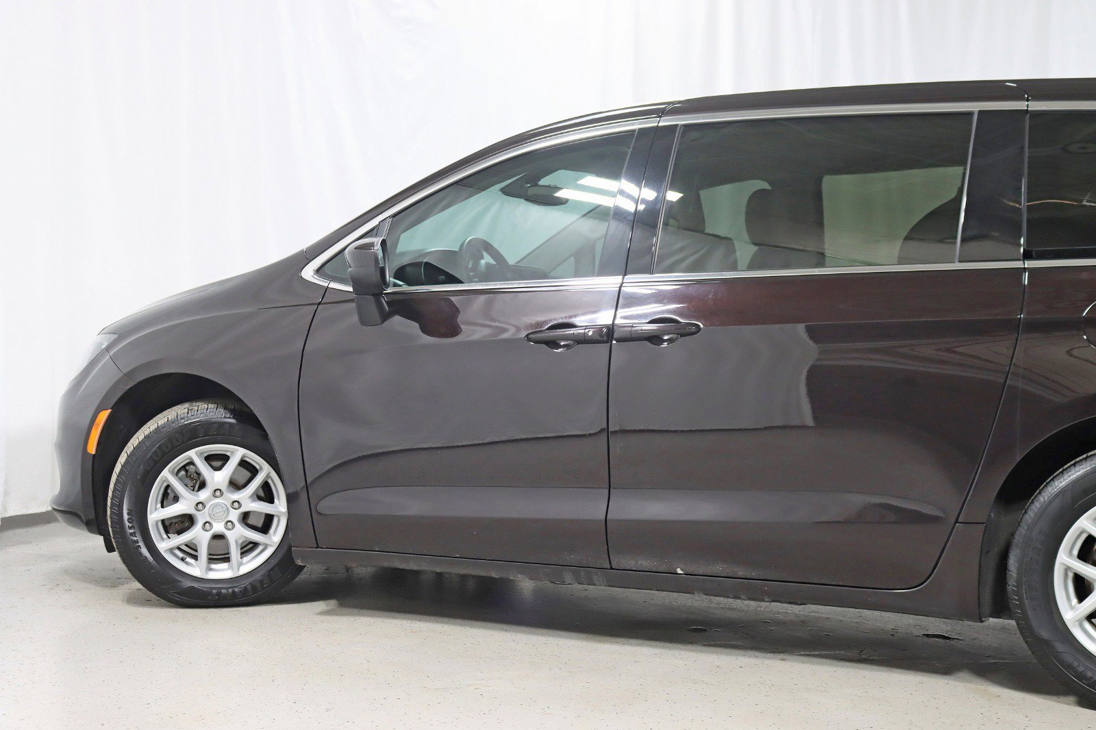 Used 2017 Chrysler Pacifica Touring image 11