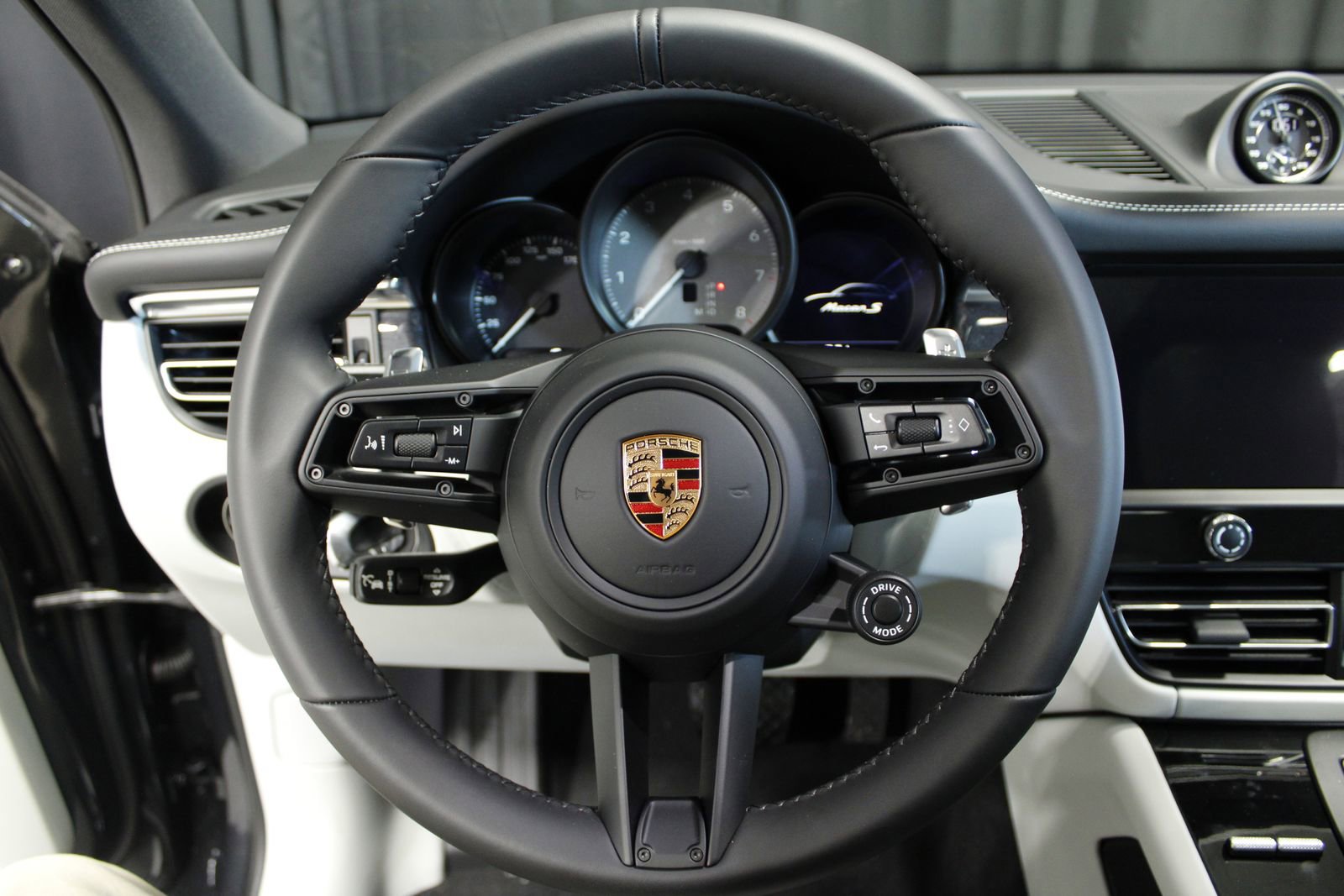 New 2026 Porsche Macan S image 33