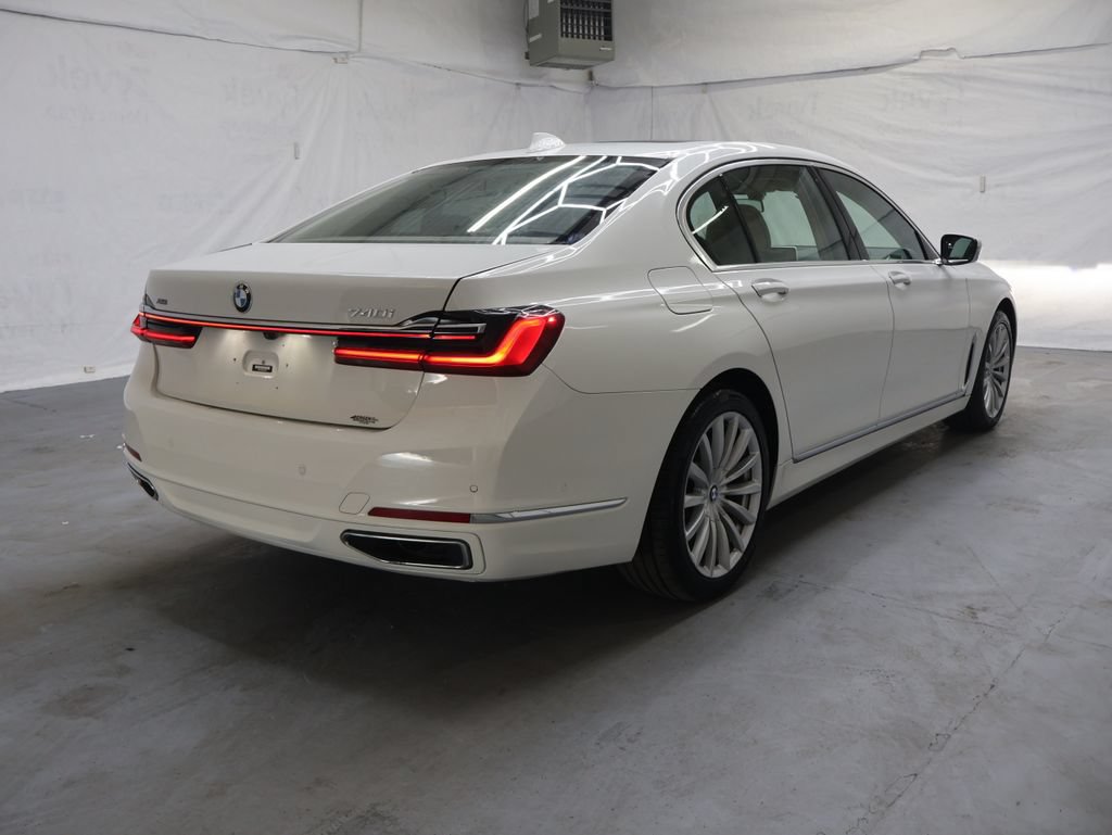 Used 2022 BMW 740i xDrive w/ Premium Package AWD/4WD image 7