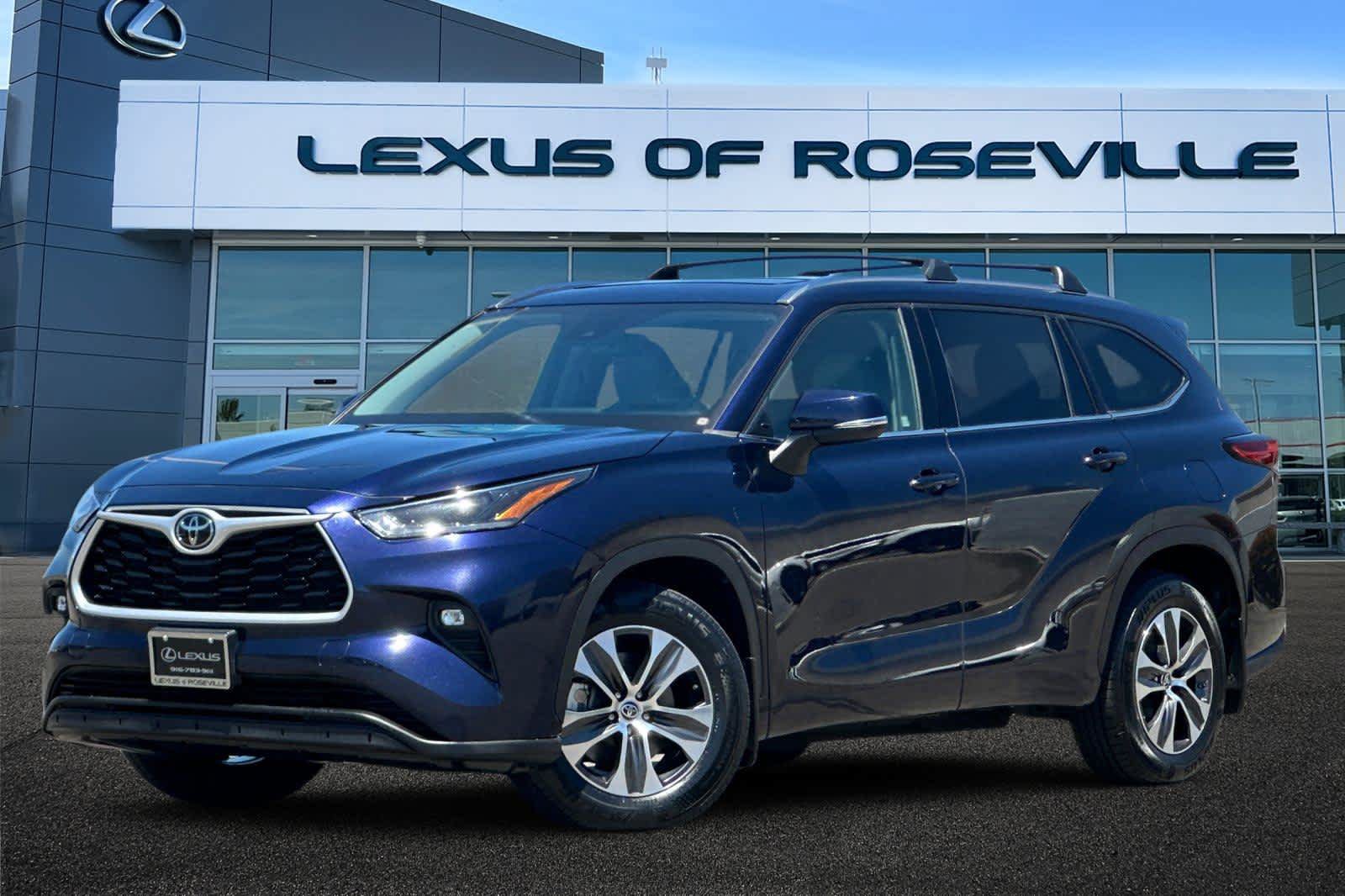 Used 2021 Toyota Highlander XLE AWD/4WD image 1