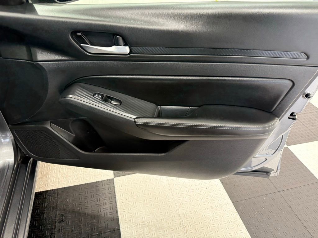 Used 2024 Nissan Altima 2.5 SV FWD image 21