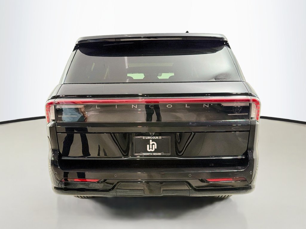 New 2027 Lincoln Navigator L Reserve w/ Jet Appearance Package RWD image 6