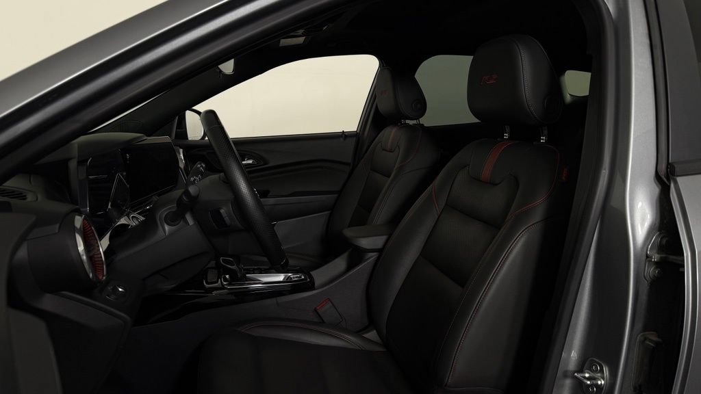 Used 2024 Chevrolet Trax RS w/ Sunroof Package FWD image 13