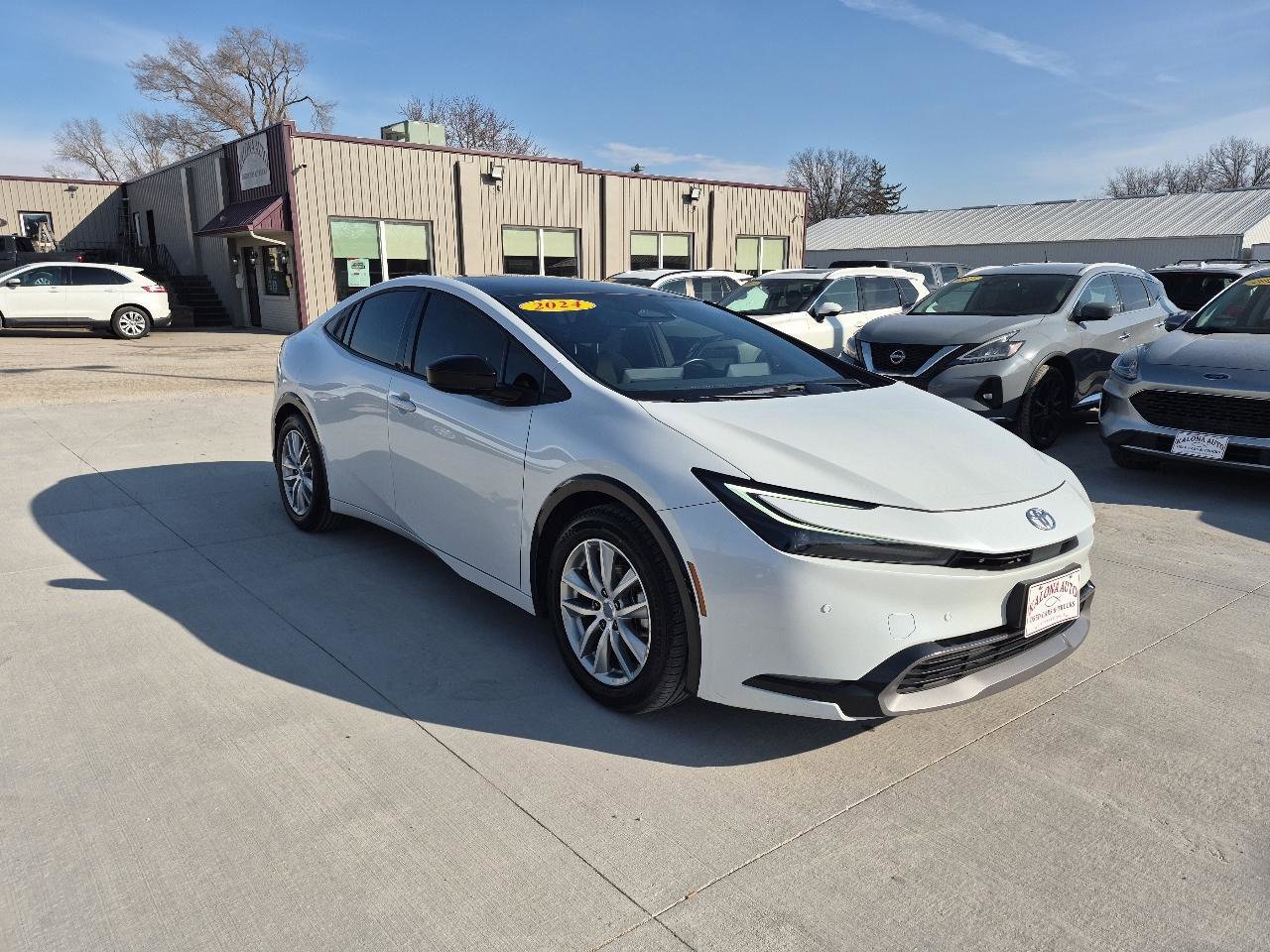 Used 2024 Toyota Prius XLE image 3