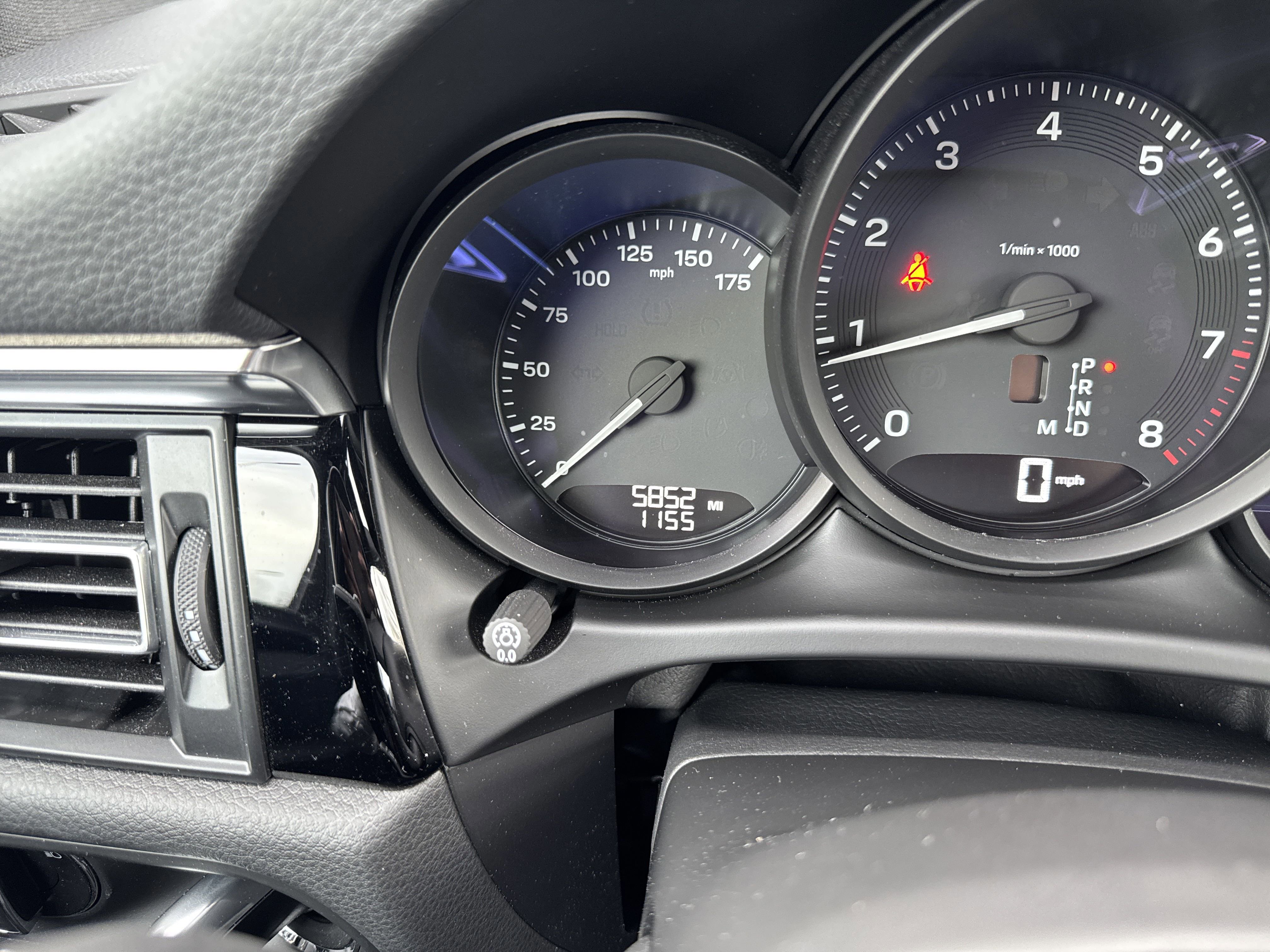 Certified 2025 Porsche Macan image 15