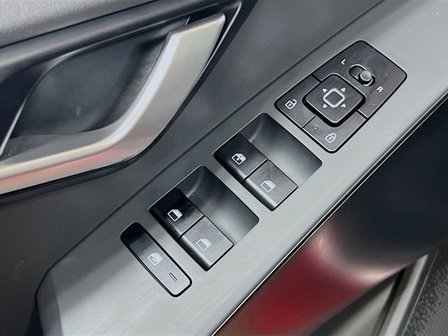 Used 2024 Kia Niro LX image 17