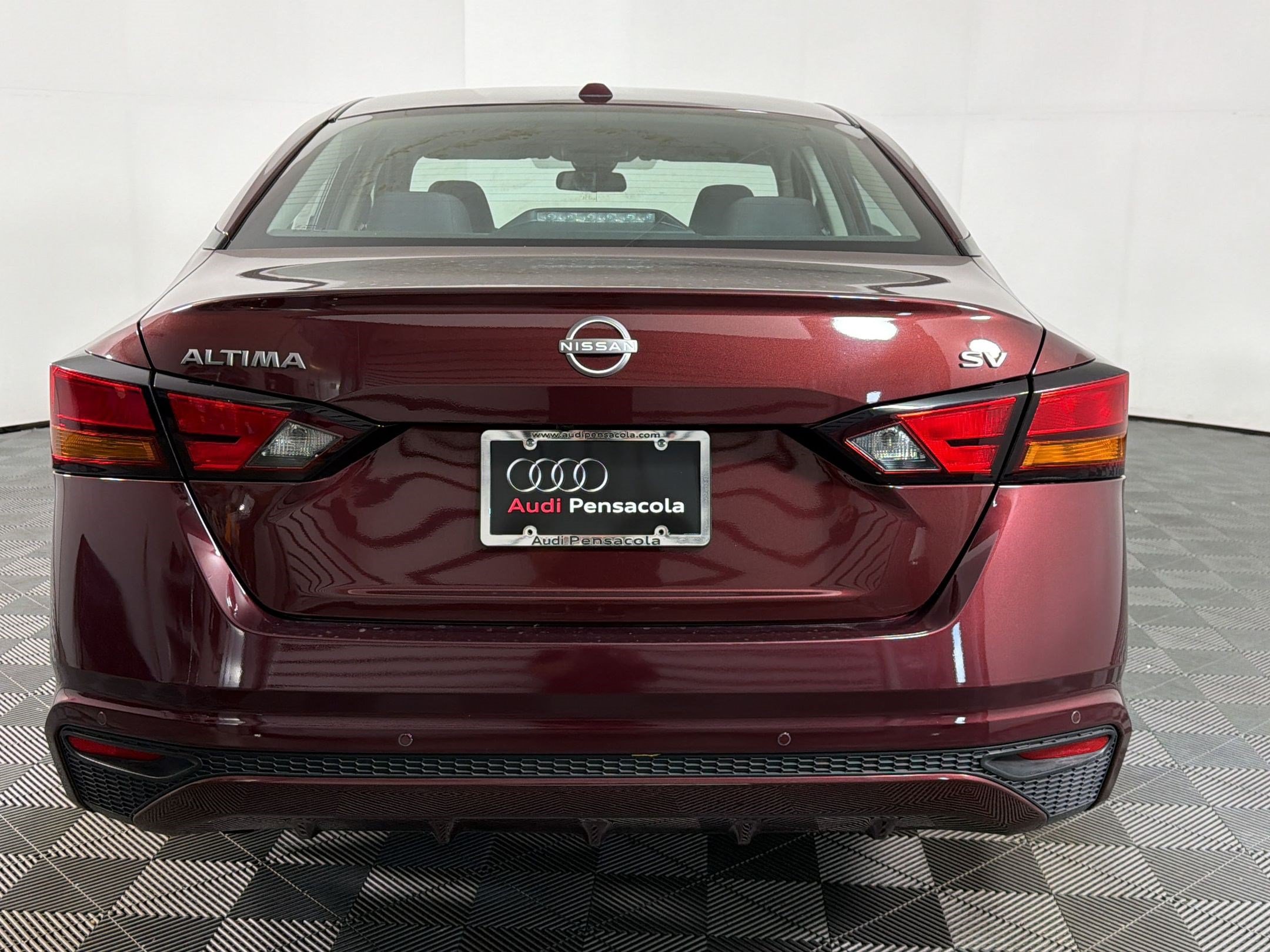 Used 2024 Nissan Altima 2.5 SV FWD image 8