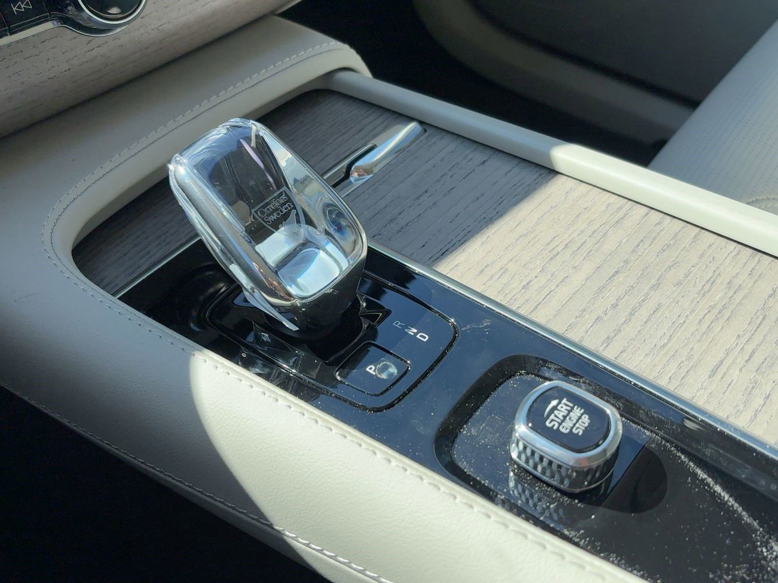 Certified 2024 Volvo XC90 B6 Ultimate w/ Protection Package Premier image 16