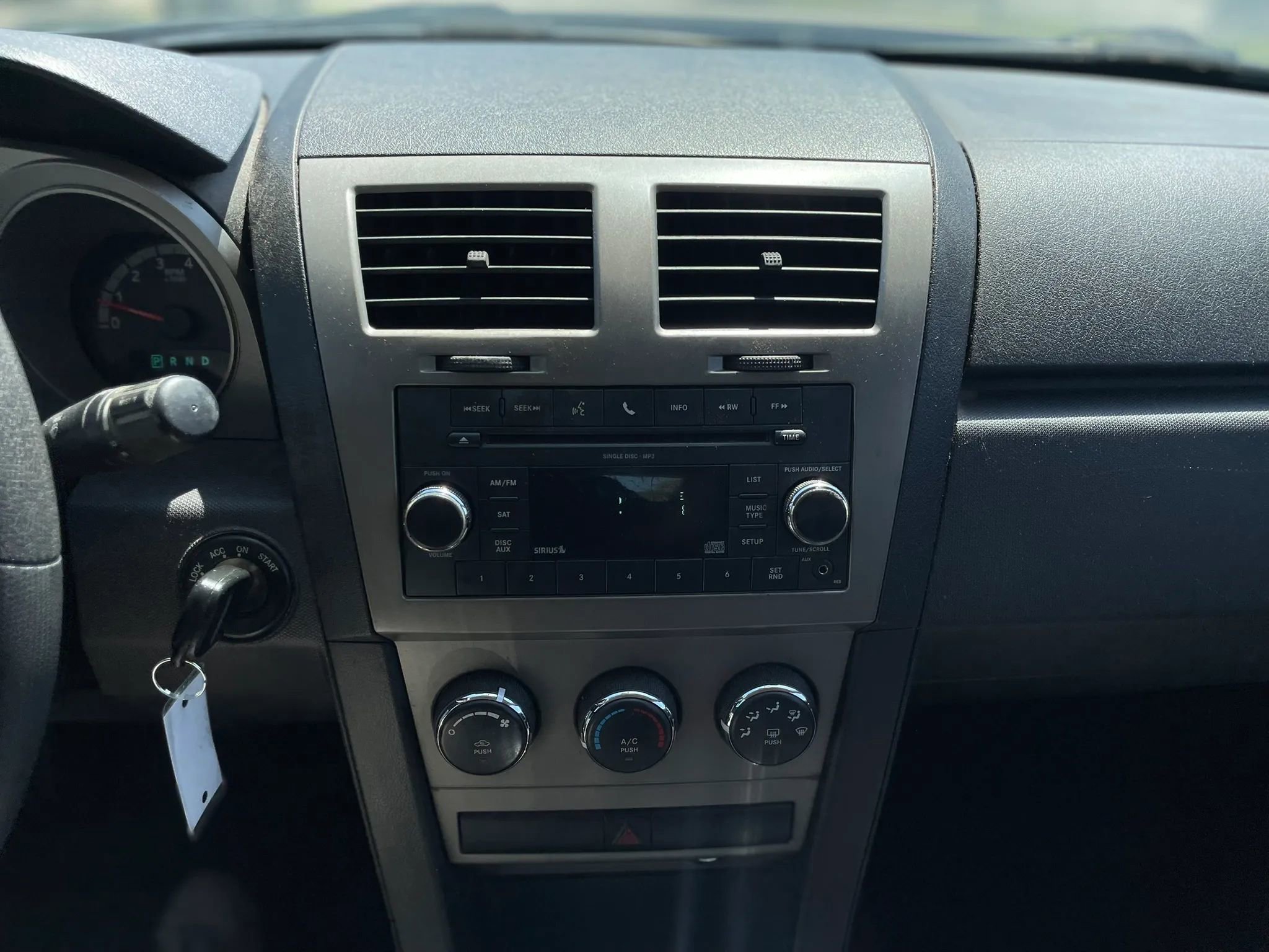 Used 2010 Dodge Avenger SXT FWD image 14