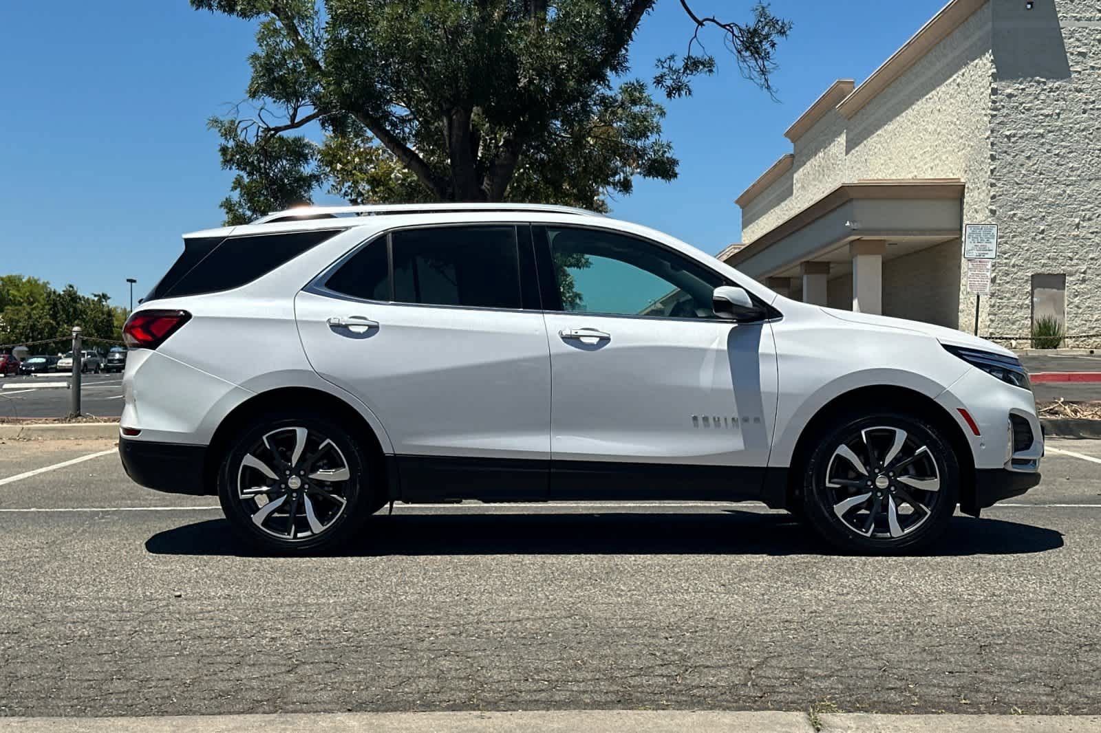 Used 2023 Chevrolet Equinox Premier AWD/4WD image 8