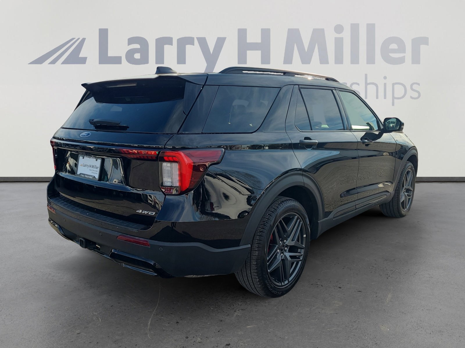 Used 2025 Ford Explorer ST-Line w/ ST-Line Street Pack image 5