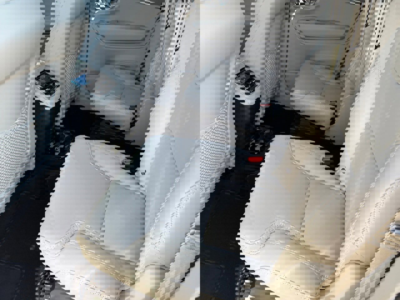 New 2026 Volvo XC90 B6 Ultra w/ Protection Package Premier image 21