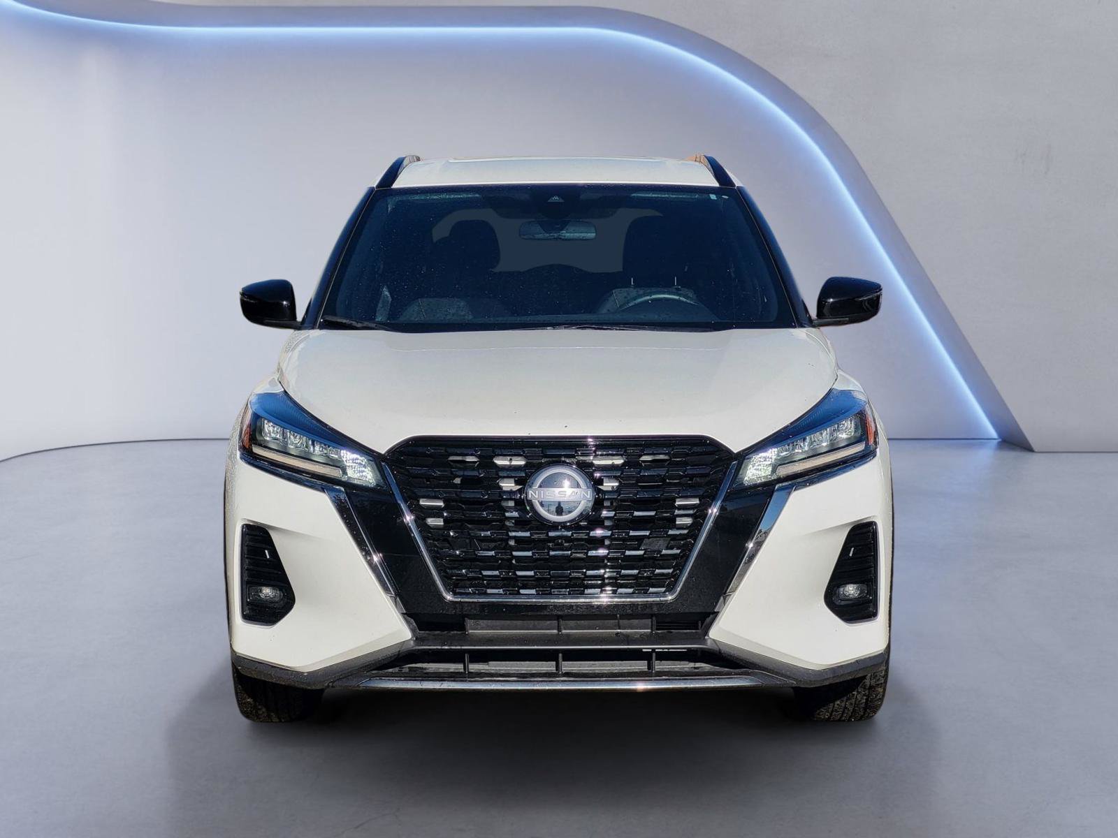 Used 2023 Nissan Kicks SR FWD image 2