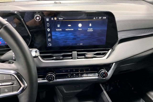 Used 2025 Chevrolet Equinox LT FWD image 4