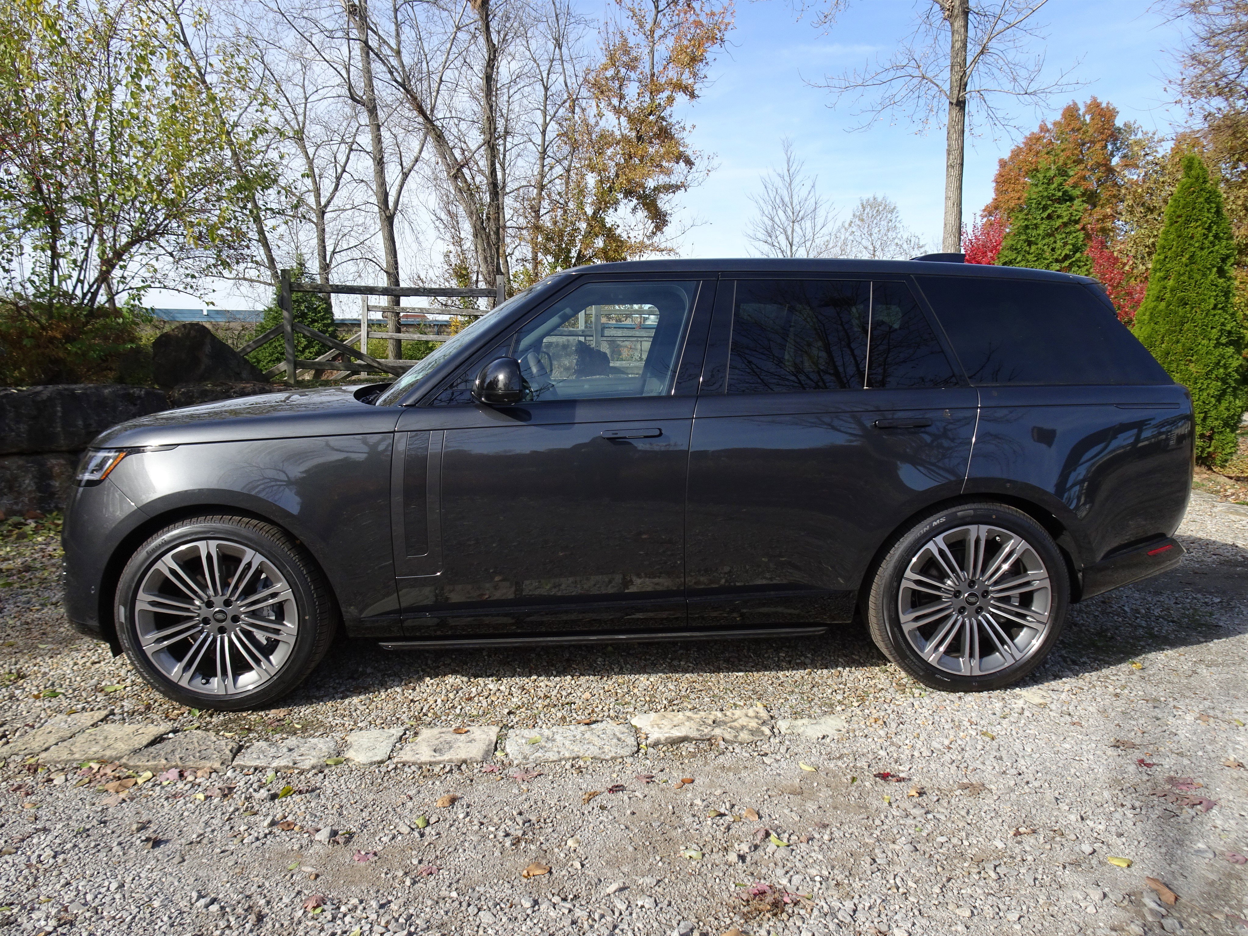 New 2025 Land Rover Range Rover SE image 8