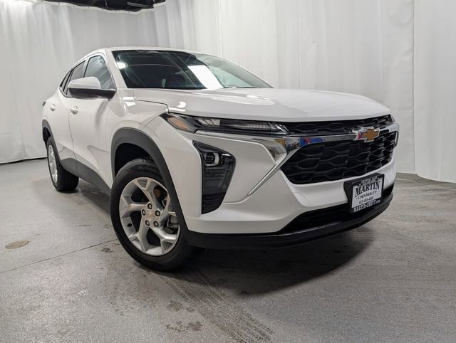 New 2026 Chevrolet Trax LS w/ LS Convenience Package image 2