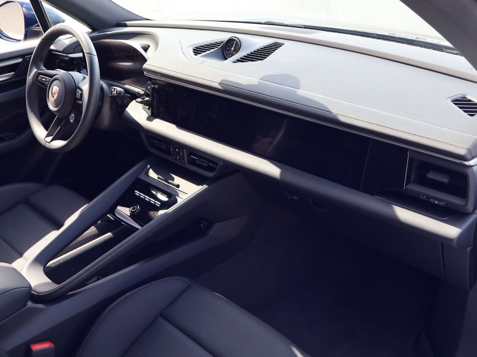 New 2025 Porsche Macan 4S Electric AWD/4WD image 25