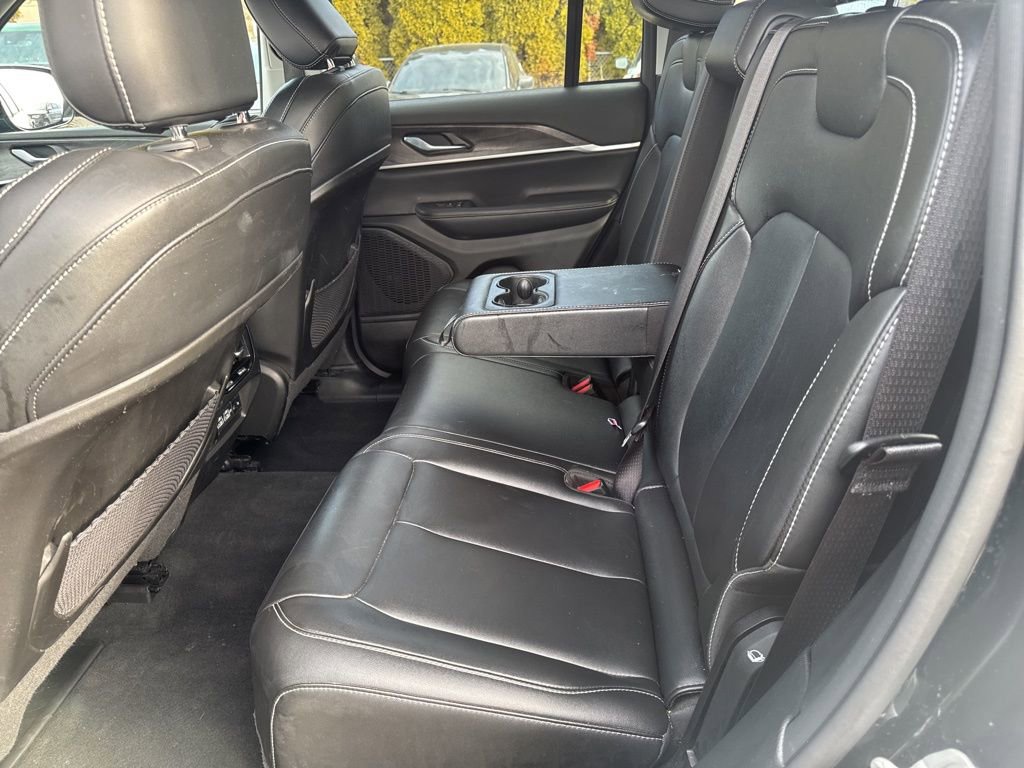 Used 2023 Jeep Grand Cherokee Limited image 38