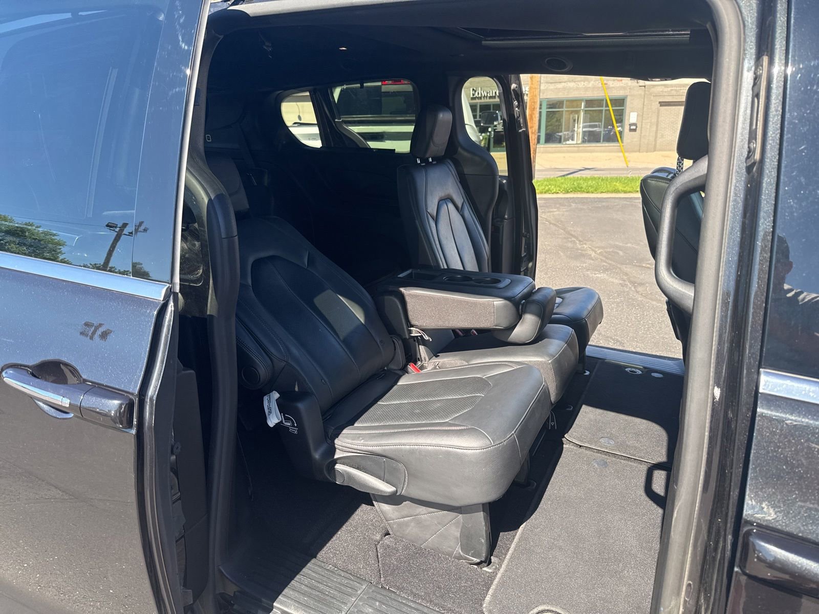 Used 2019 Chrysler Pacifica Touring-L FWD image 24