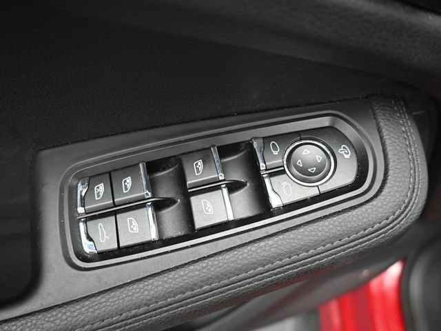 Certified 2022 Porsche Macan AWD/4WD image 8