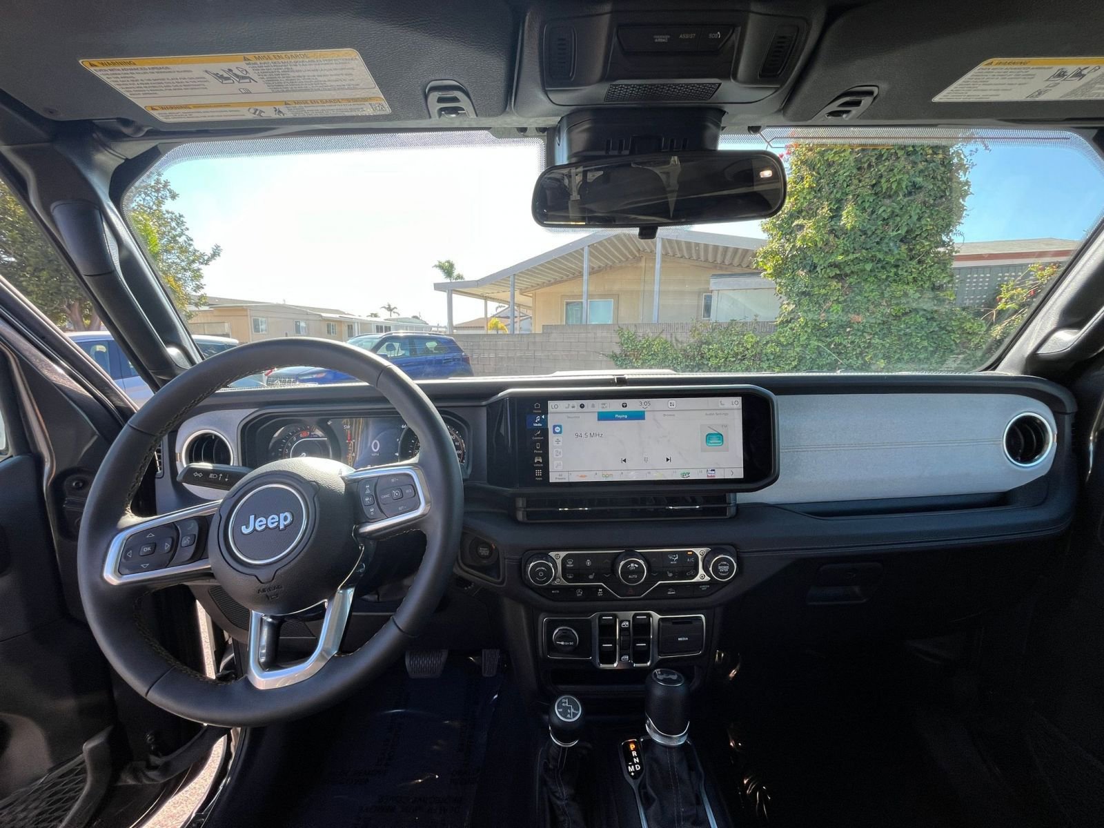 Used 2025 Jeep Wrangler Sahara image 33