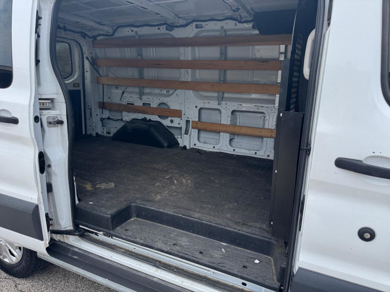 Used 2018 Ford Transit 250 130 Low Roof w/ Exterior Upgrade Package image 20