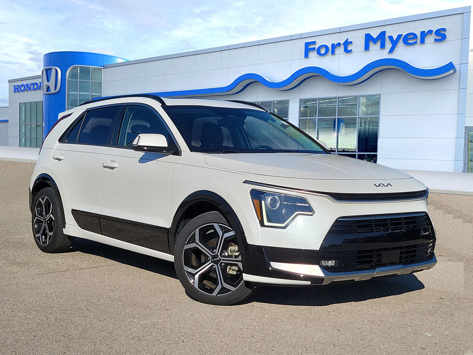 Used 2023 Kia Niro EX Touring