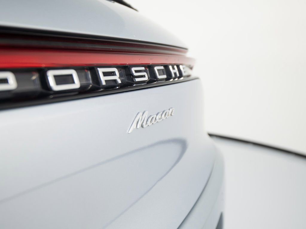 Certified 2021 Porsche Macan AWD/4WD image 40