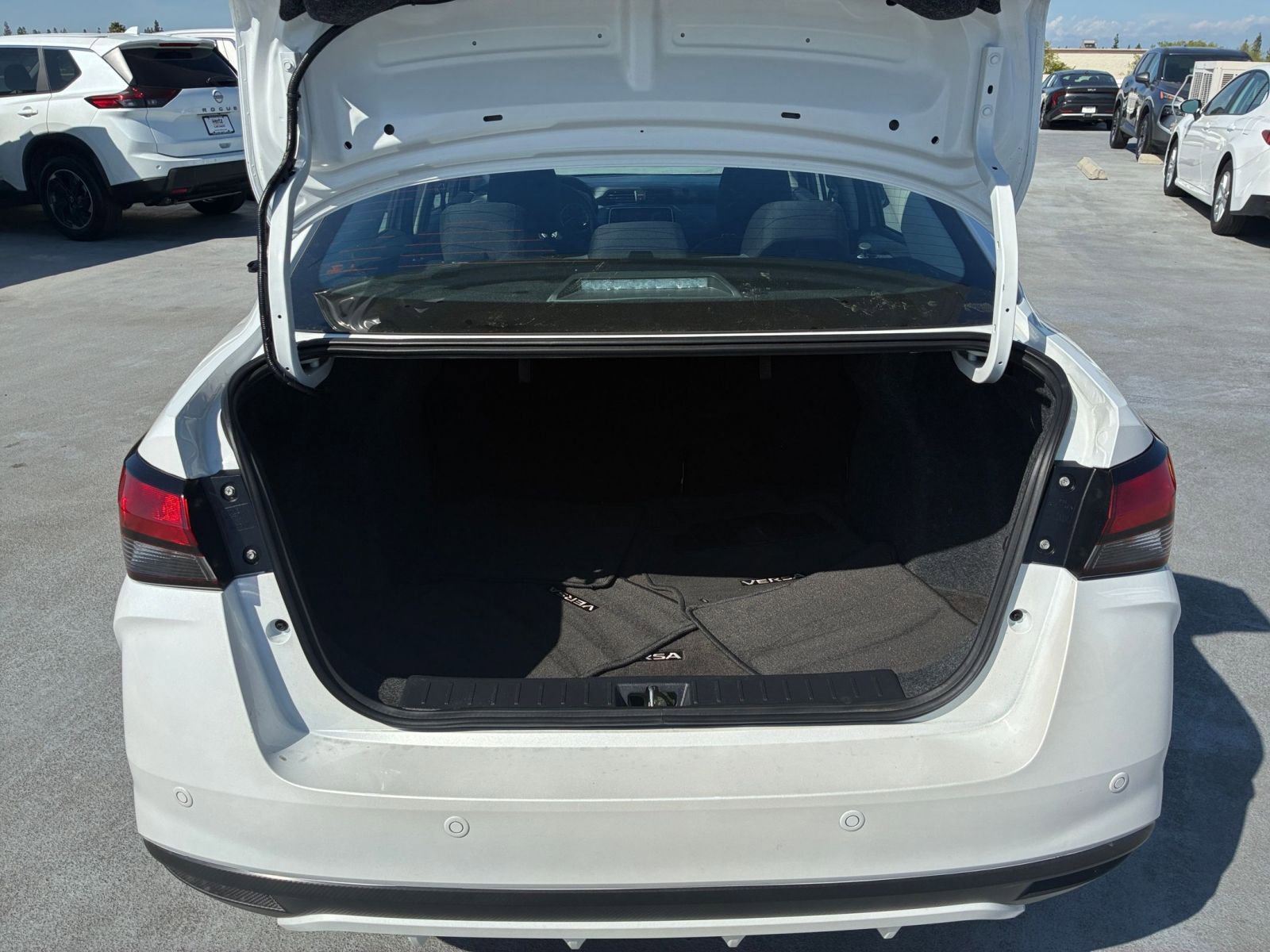 Used 2025 Nissan Versa SV w/ Trunk Package image 27