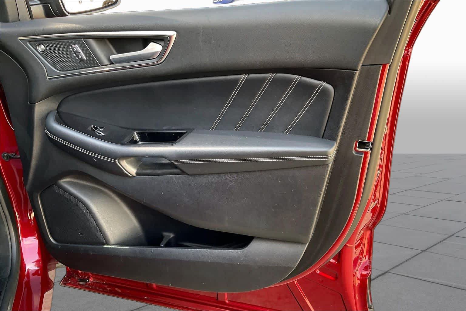 Used 2019 Ford Edge ST w/ Equipment Group 401A AWD/4WD image 22