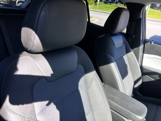Used 2025 Chevrolet Trax LT FWD image 20