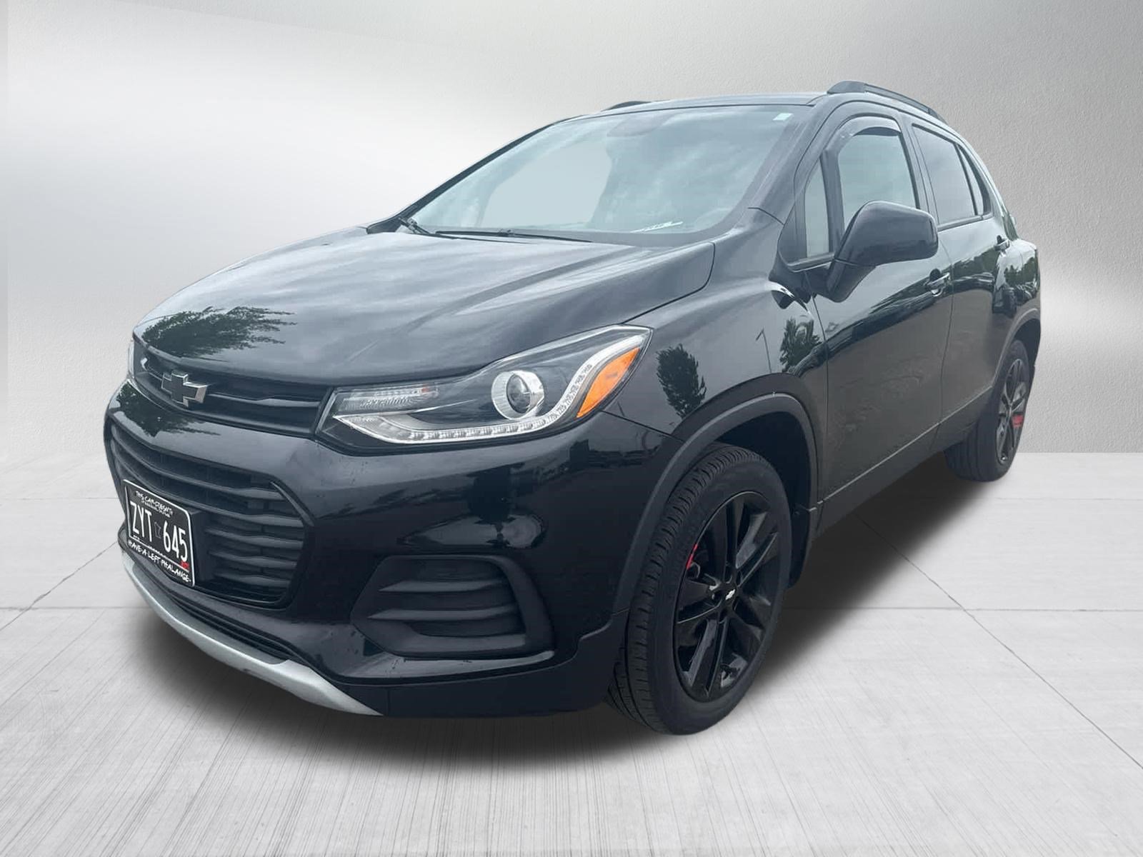 Used 2020 Chevrolet Trax LT w/ Redline Edition AWD/4WD image 2