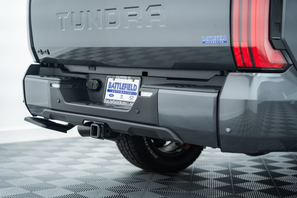 Used 2025 Toyota Tundra Platinum w/ TRD Off-Road Package AWD/4WD image 10