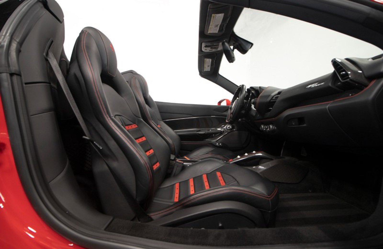 Used 2018 Ferrari 488 Spider image 54