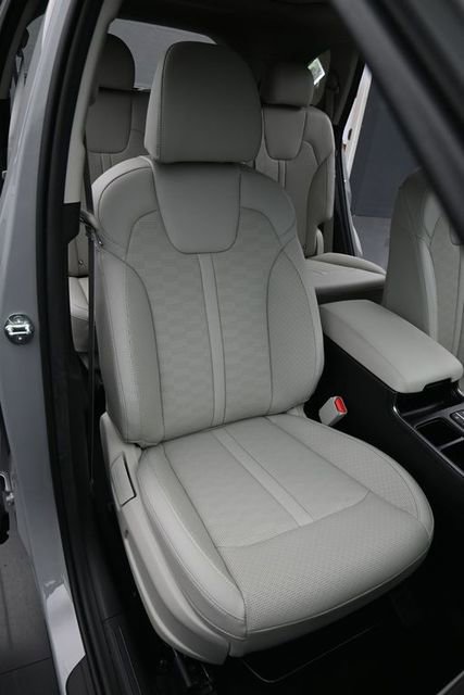 Used 2025 Kia Sorento S w/ Panoramic Sunroof Package FWD image 16