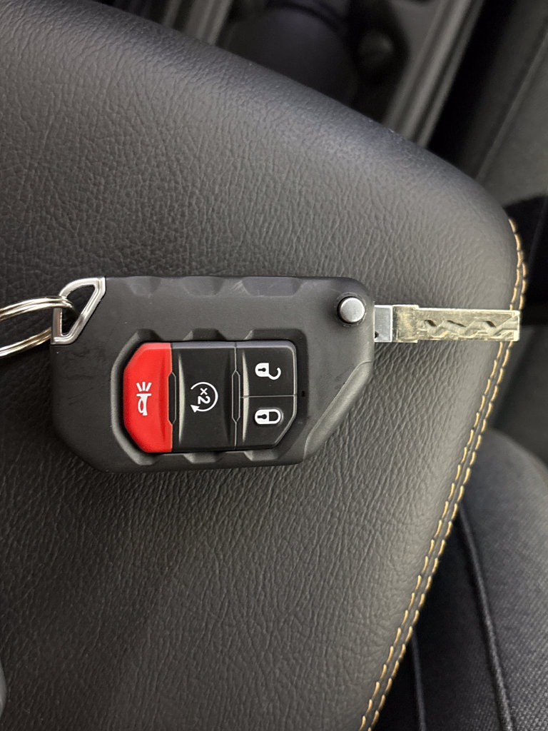 Used 2024 Jeep Wrangler Unlimited Sahara w/ Technology Group AWD/4WD image 34