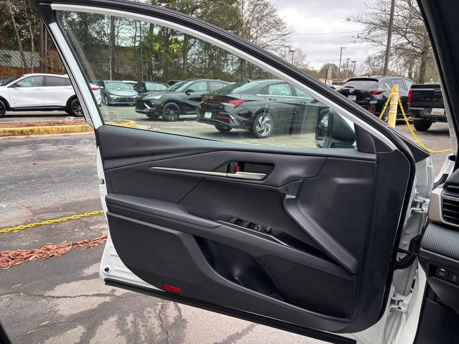 Used 2025 Toyota Camry SE image 20