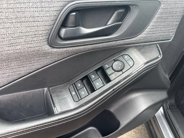 Used 2021 Nissan Rogue S FWD image 17