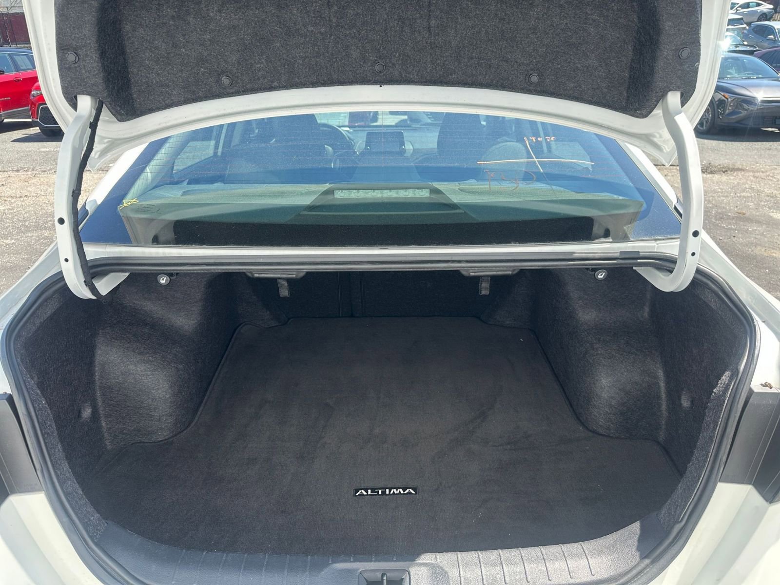 Used 2025 Nissan Altima 2.5 SV FWD image 31