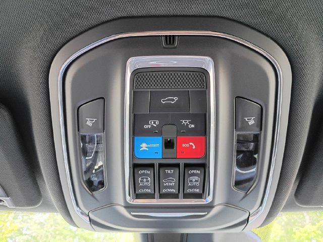 Used 2026 Jeep Grand Cherokee L Limited AWD/4WD image 17