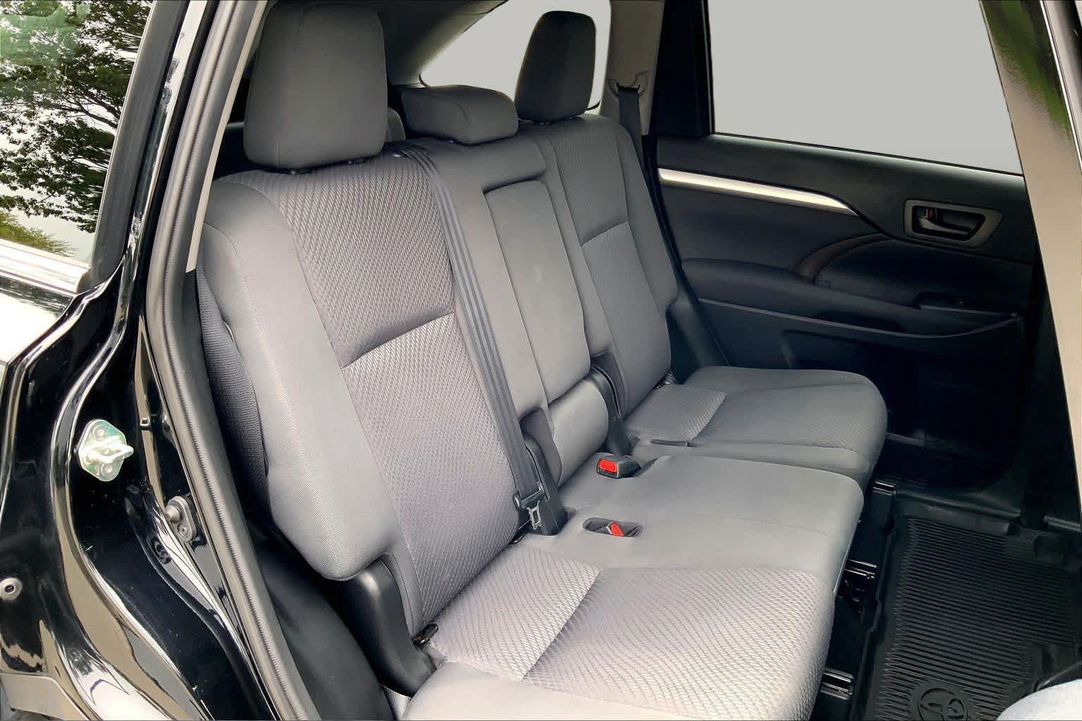 Used 2019 Toyota Highlander LE AWD/4WD image 20